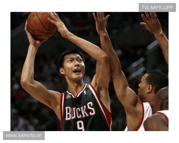 易建联家里那泳池，比咱们小区健身房还豪华，这生活真让人心慌