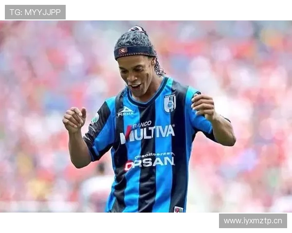 罗纳尔迪尼奥的夜生活绝对不像球场上那么守规矩，豪车派对一晚上换好几个方向...